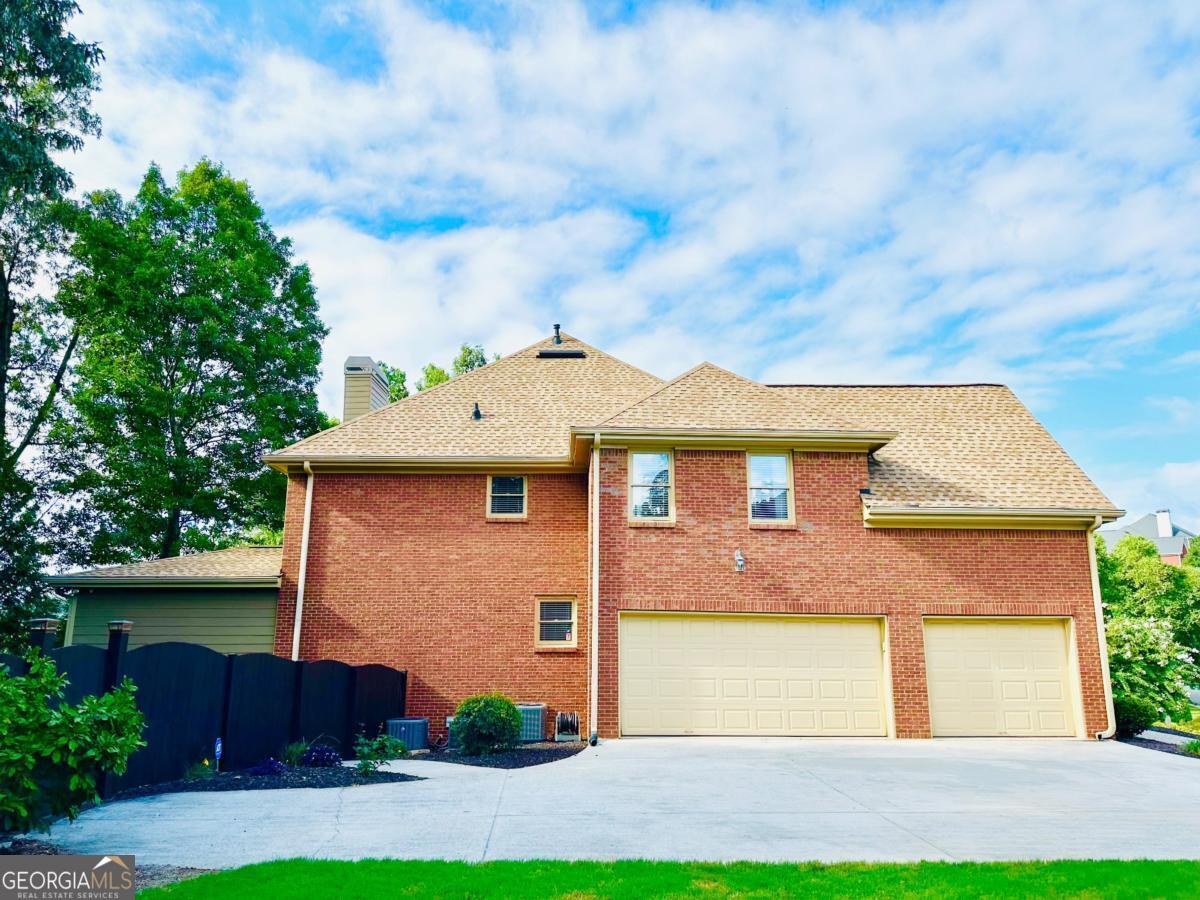 1020 Grace CT