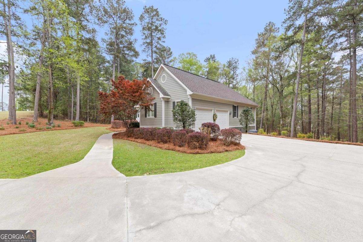 1041 Parrotts Cove RD