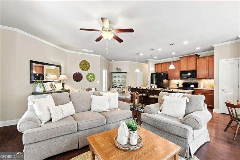 216 Hawthorne Ridge CIR