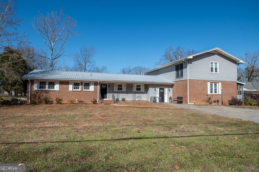 Photo of 110 Lakeview Drive, Winterville, GA 30683 (MLS # 10688382)