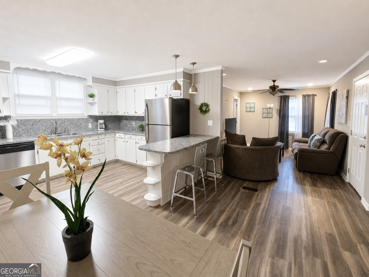 3938 Edgewood CIR