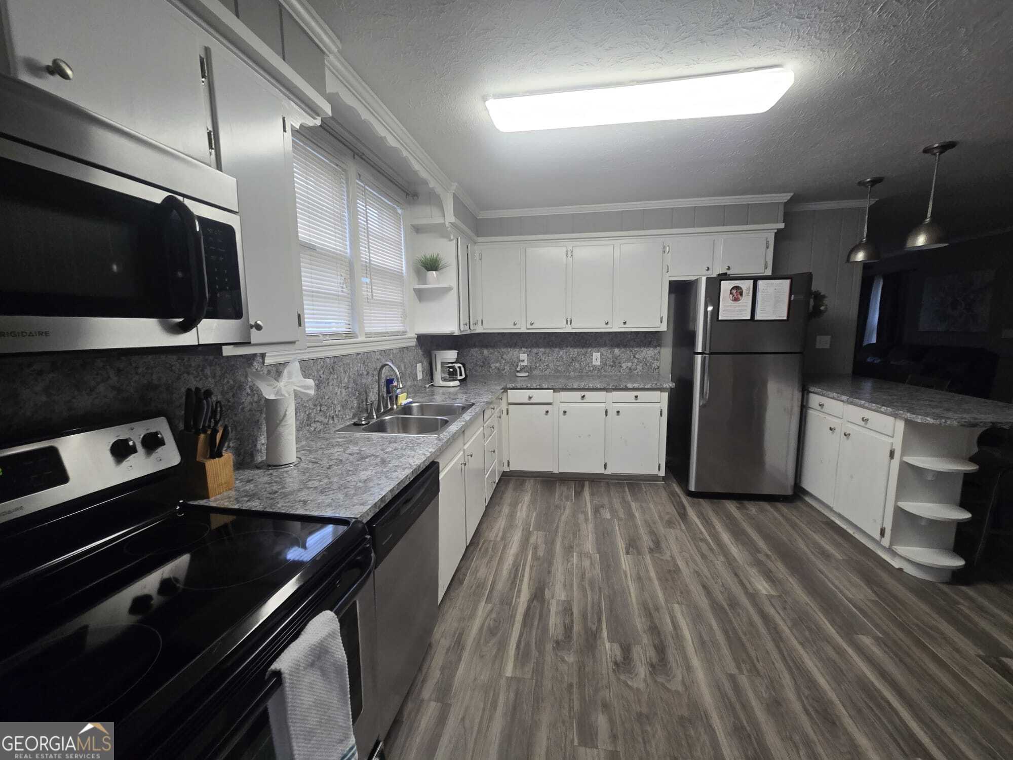 3938 Edgewood CIR