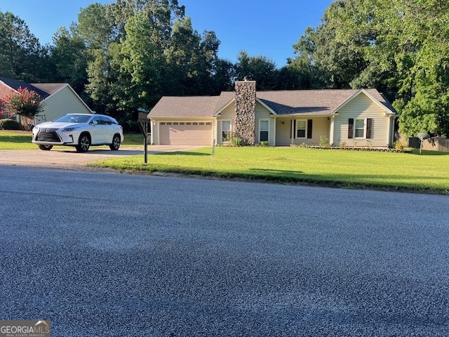 Beautiful open layout with hardwood throughout and tiled kitchen, sunroom, and bathroom. Large back yard with covered patio and garden areas for your enjoyment. Cozy living room with stone fireplace, spacious master bedrooms with solid counter surface and walk-in closet. Kitchen has has solid countertop and oak cabinets. Property is sitting in convenient location; Easy access to I-75 and I-675 and walking distances to shopping, banks and gas stations.