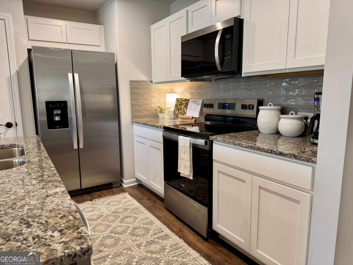 15 Silver Leaf LN 43