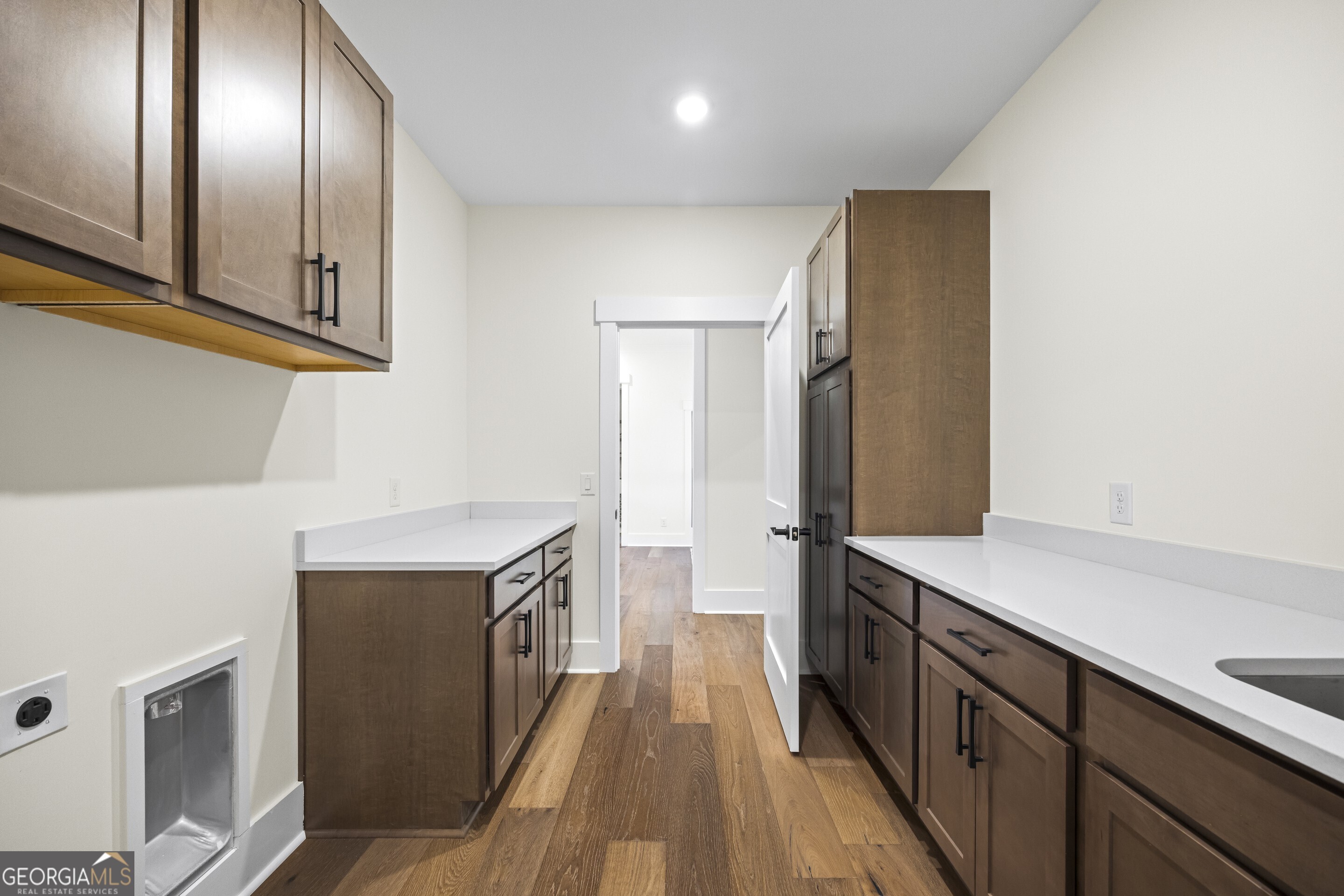 Toccoa, Georgia 30577, United States, 4 Bedrooms Bedrooms, ,4 BathroomsBathrooms,Residential,Active,31137