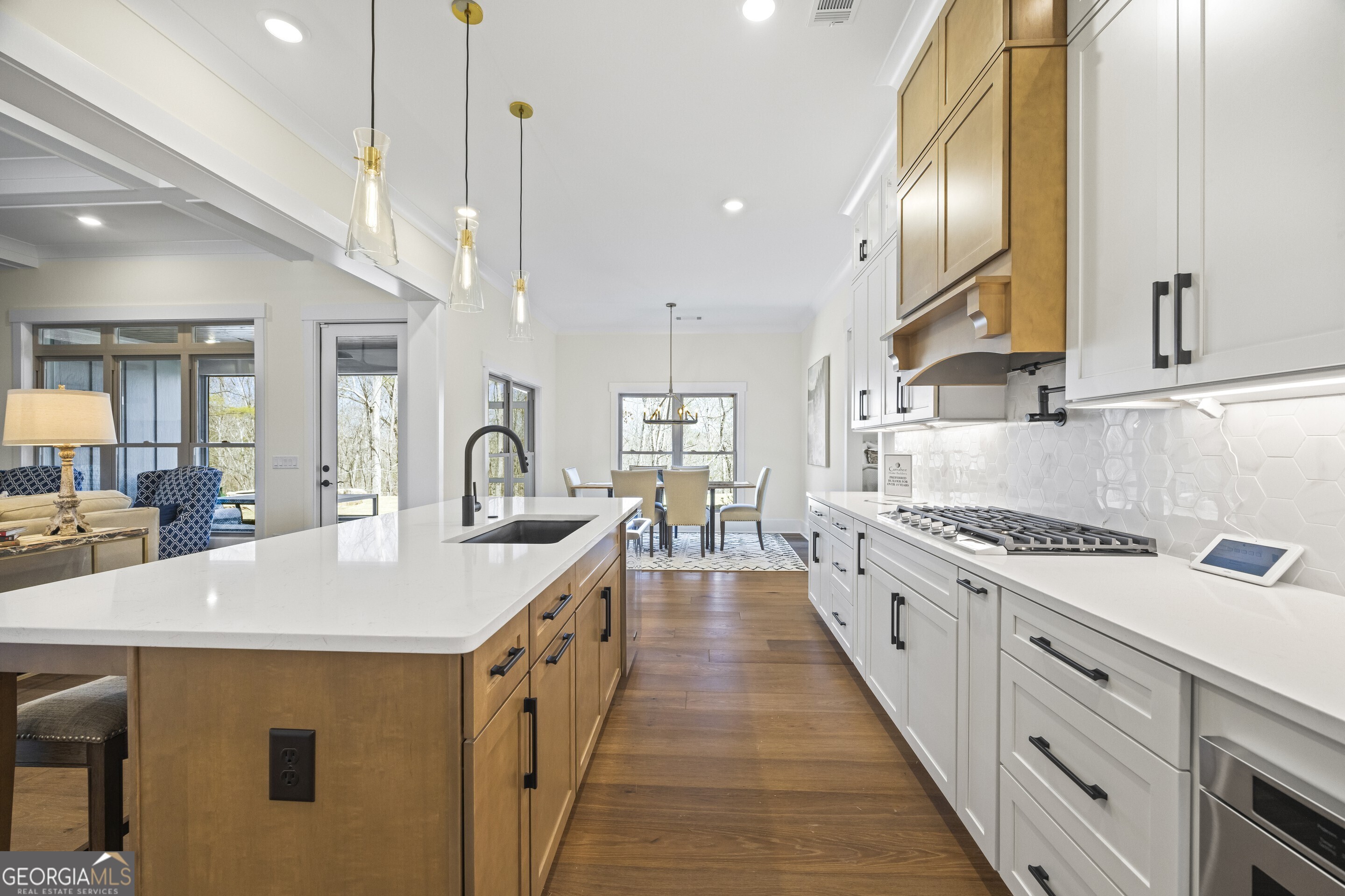 Toccoa, Georgia 30577, United States, 4 Bedrooms Bedrooms, ,4 BathroomsBathrooms,Residential,Active,31137