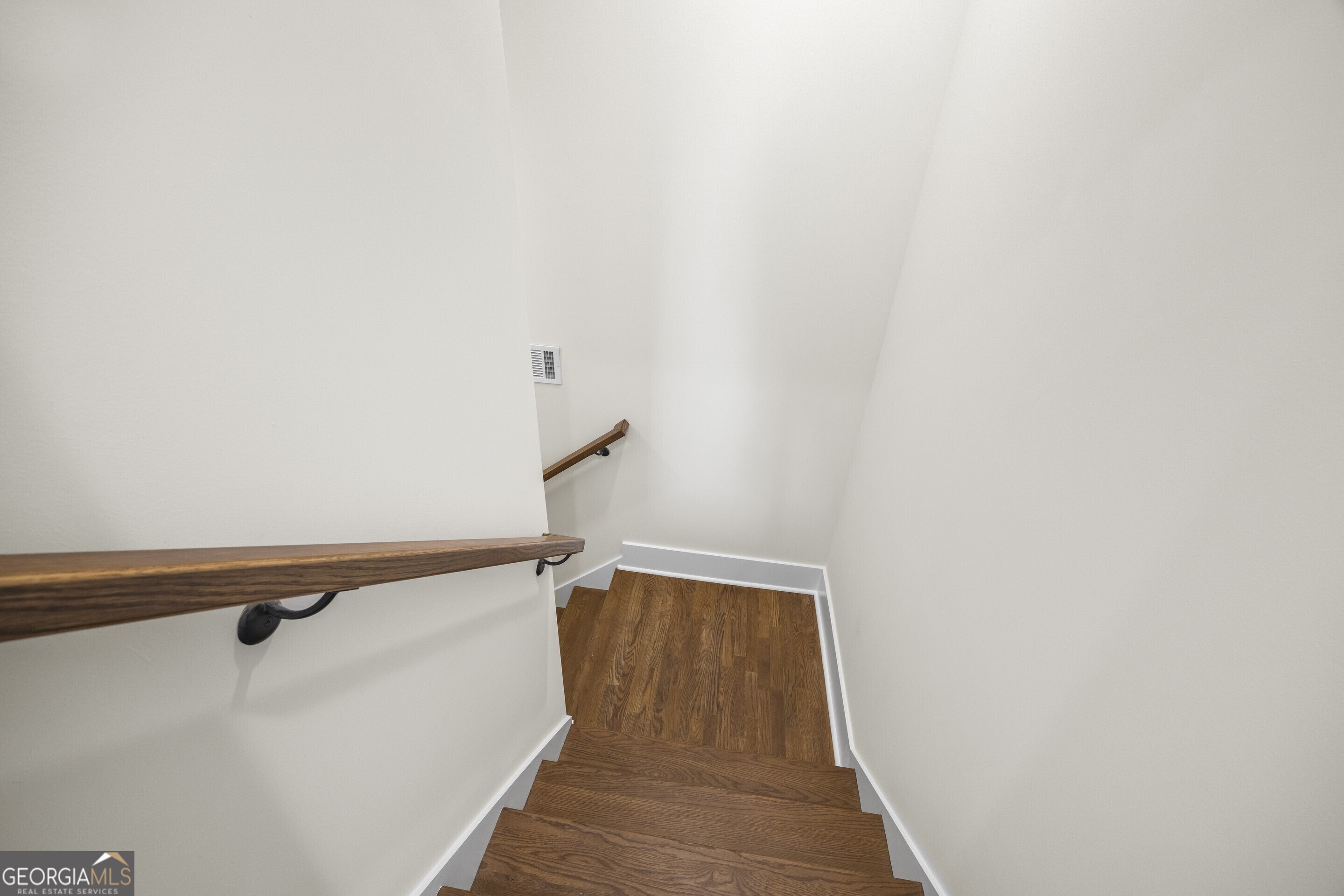 Toccoa, Georgia 30577, United States, 4 Bedrooms Bedrooms, ,4 BathroomsBathrooms,Residential,Active,31137