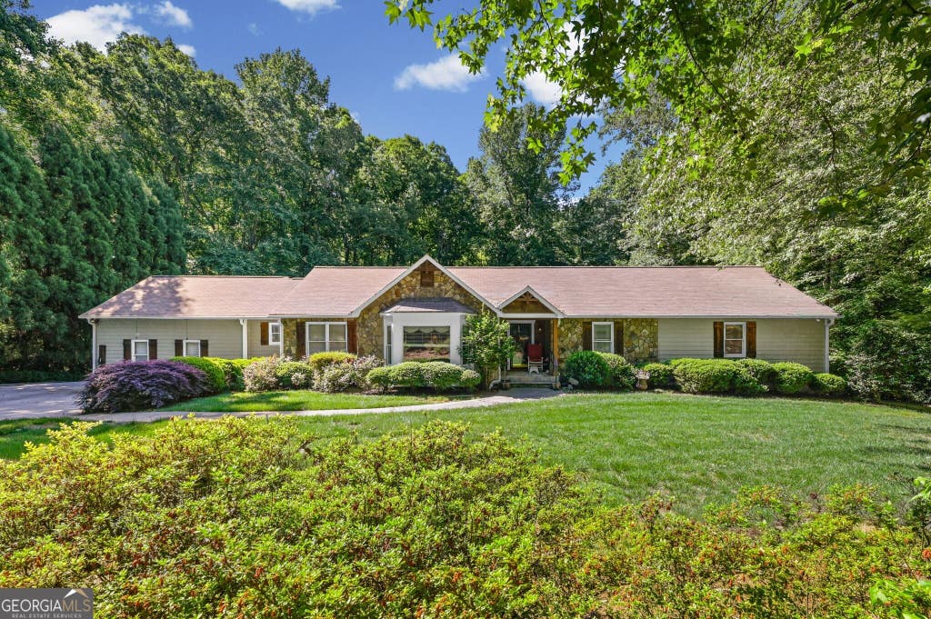 Photo of 1530 Woodstock Road, Roswell, GA 30075 (MLS # 10794980)