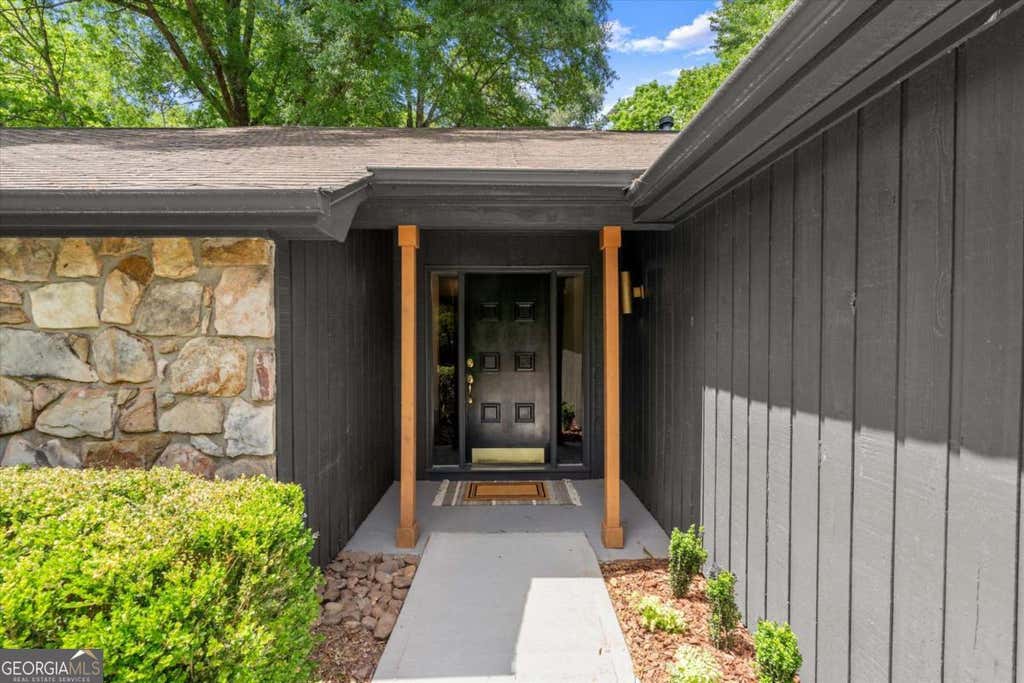 Photo of 20 Sweetwood Court, Roswell, GA 30076 (MLS # 10819890)