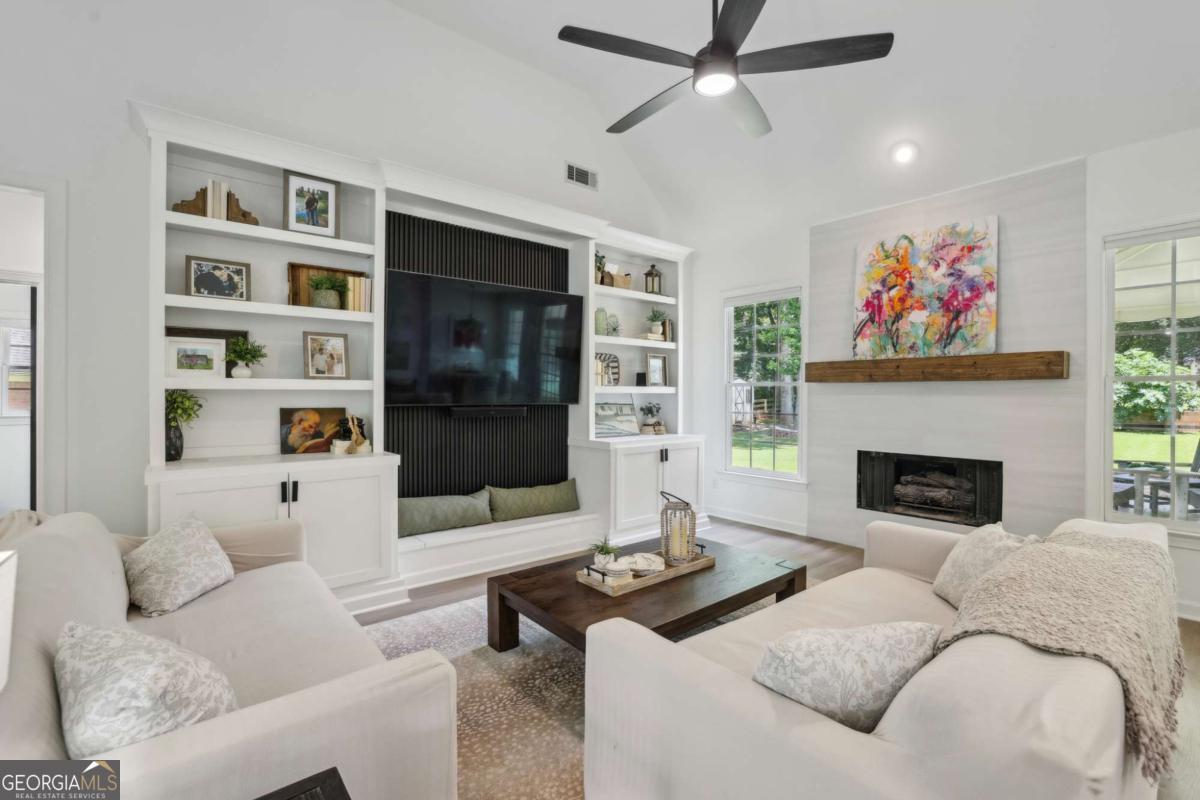 570 Arbor North WAY