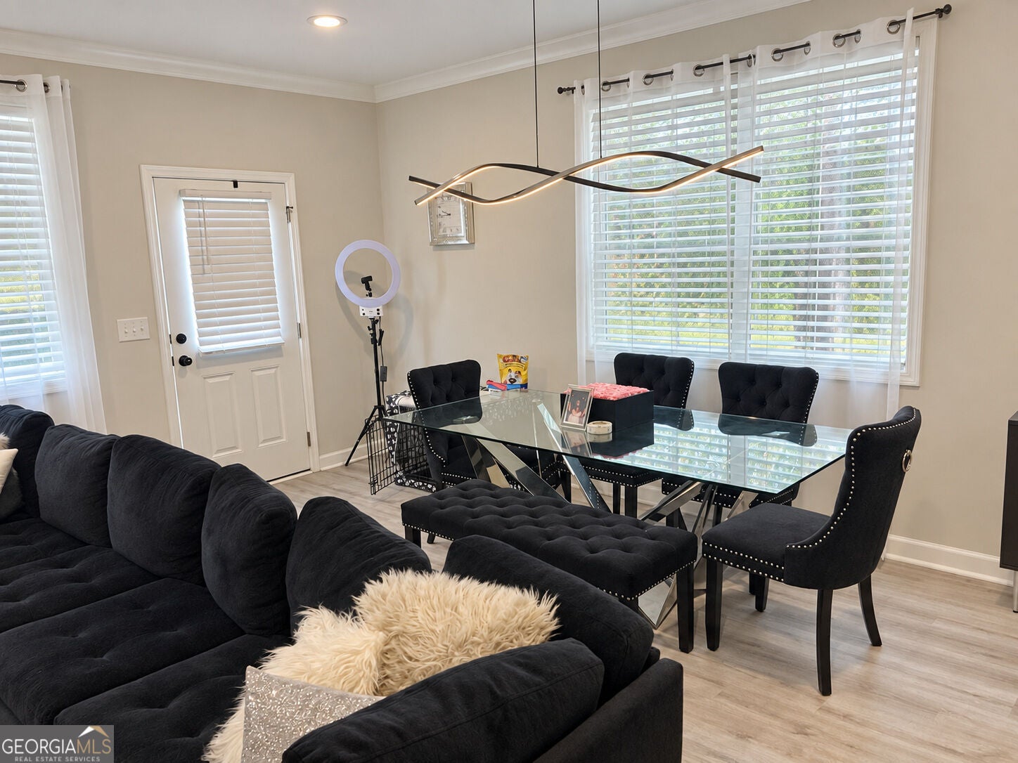 3721 Silvery WAY