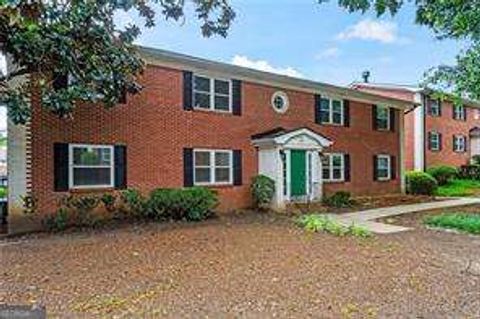 Photo of 4282 Roswell Road NE #B1, Atlanta, GA 30342 (MLS # 10789686)