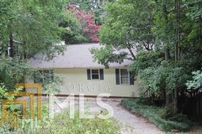 For Rent Four bedroom 3 bath lake front home located off the Tugaloo Channel. Main level has 2 bedrooms,2 baths, family room with fireplace, rear screened porch. Single slip covered dock in place. Call Listing Agent for details. Non smokers only.