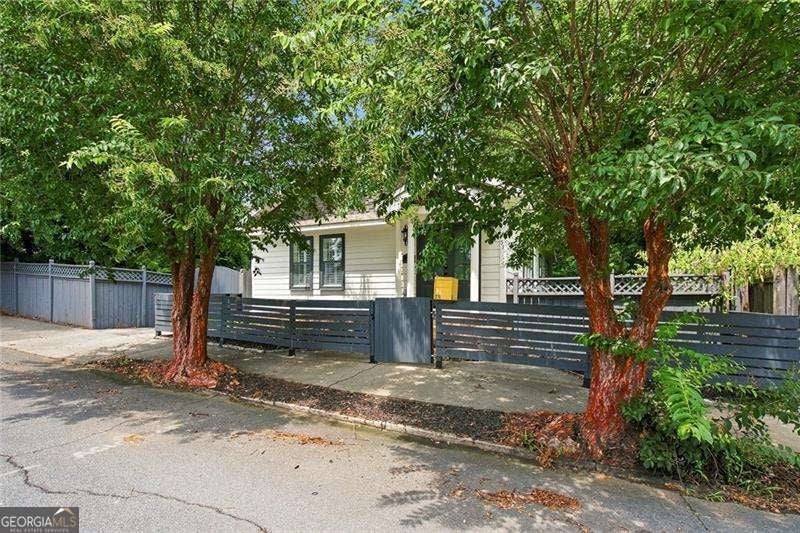 574 Wabash AVE NE