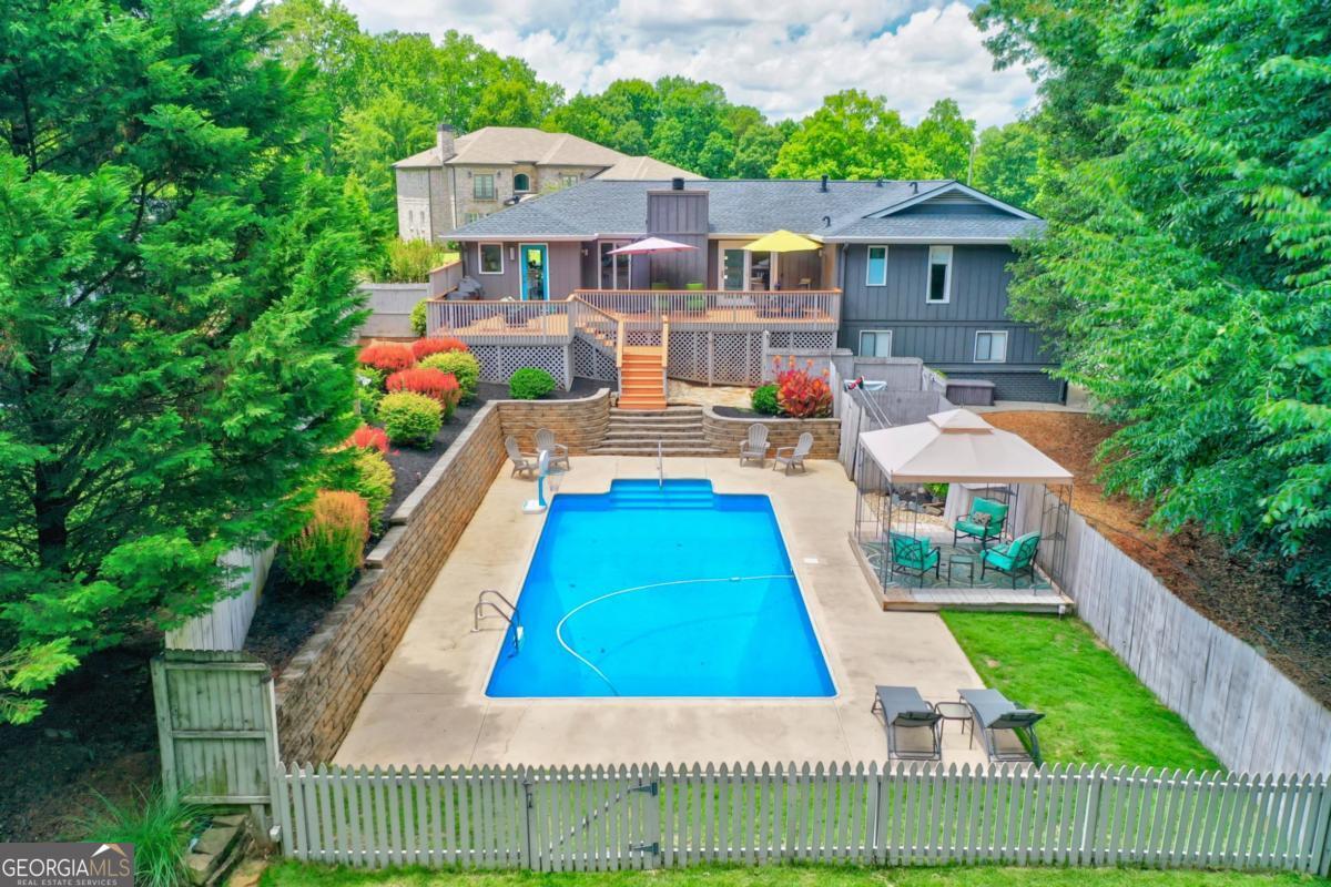 756 Hillwood DR