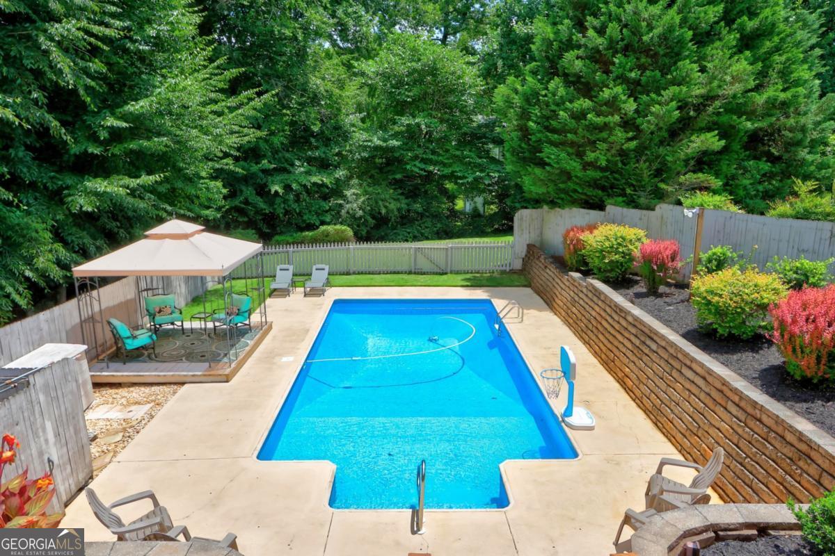 756 Hillwood DR