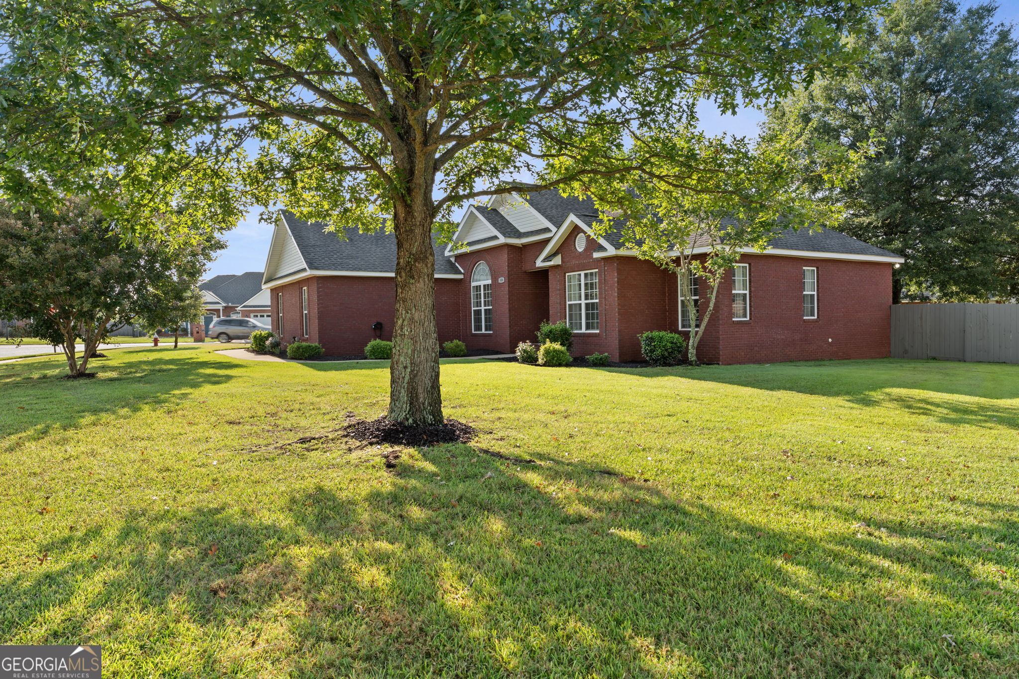 806 Huntwood LN