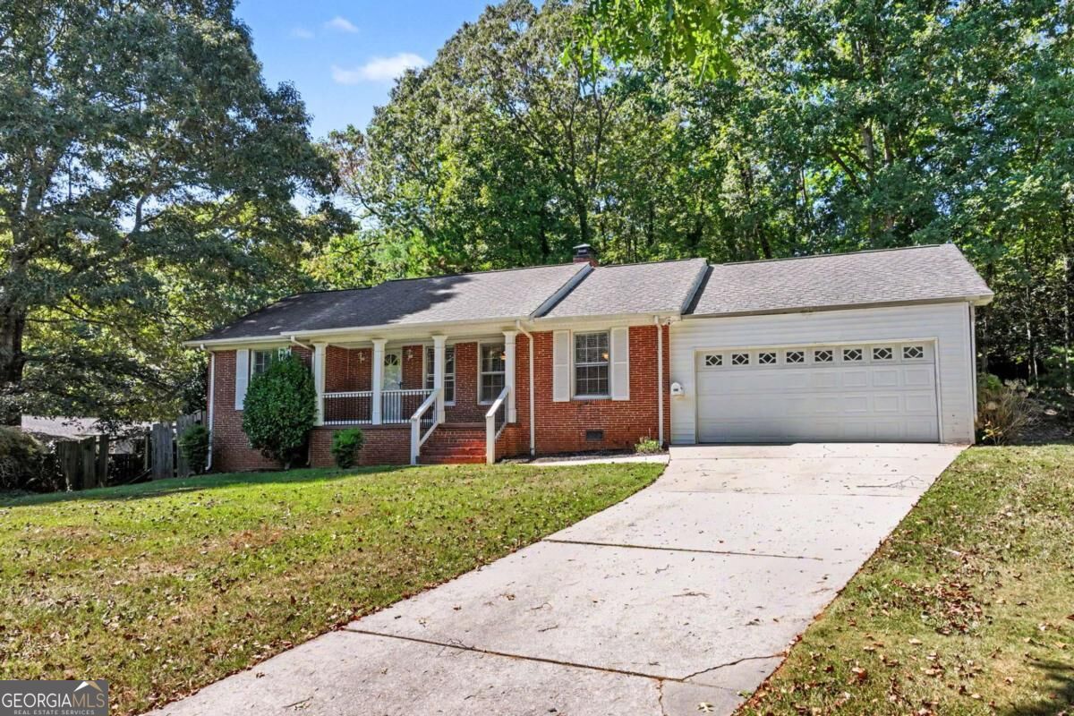 1063 Lakeshore DR