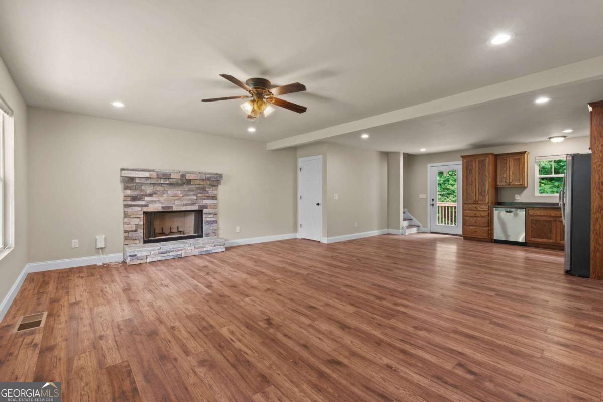 148 Brooks DR