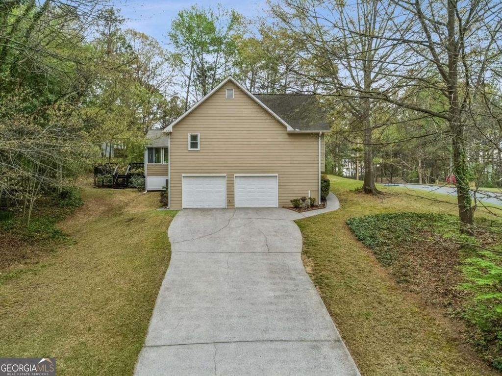 Photo of 18 W Ridge Drive SE, Cartersville, GA 30121 (MLS # 10726988)