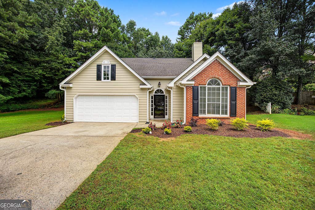 Photo of 230 Blue Heron Lane, Alpharetta, GA 30009 (MLS # 10826569)