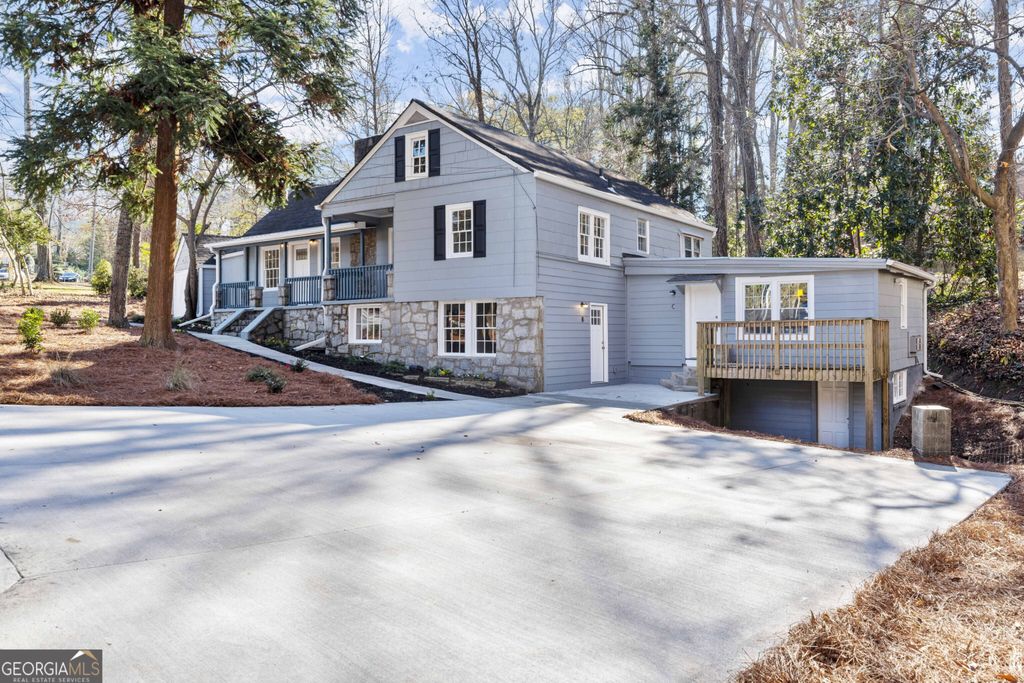 Photo of 3310 E Roxboro Road NE, Atlanta, GA 30324 (MLS # 10731255)