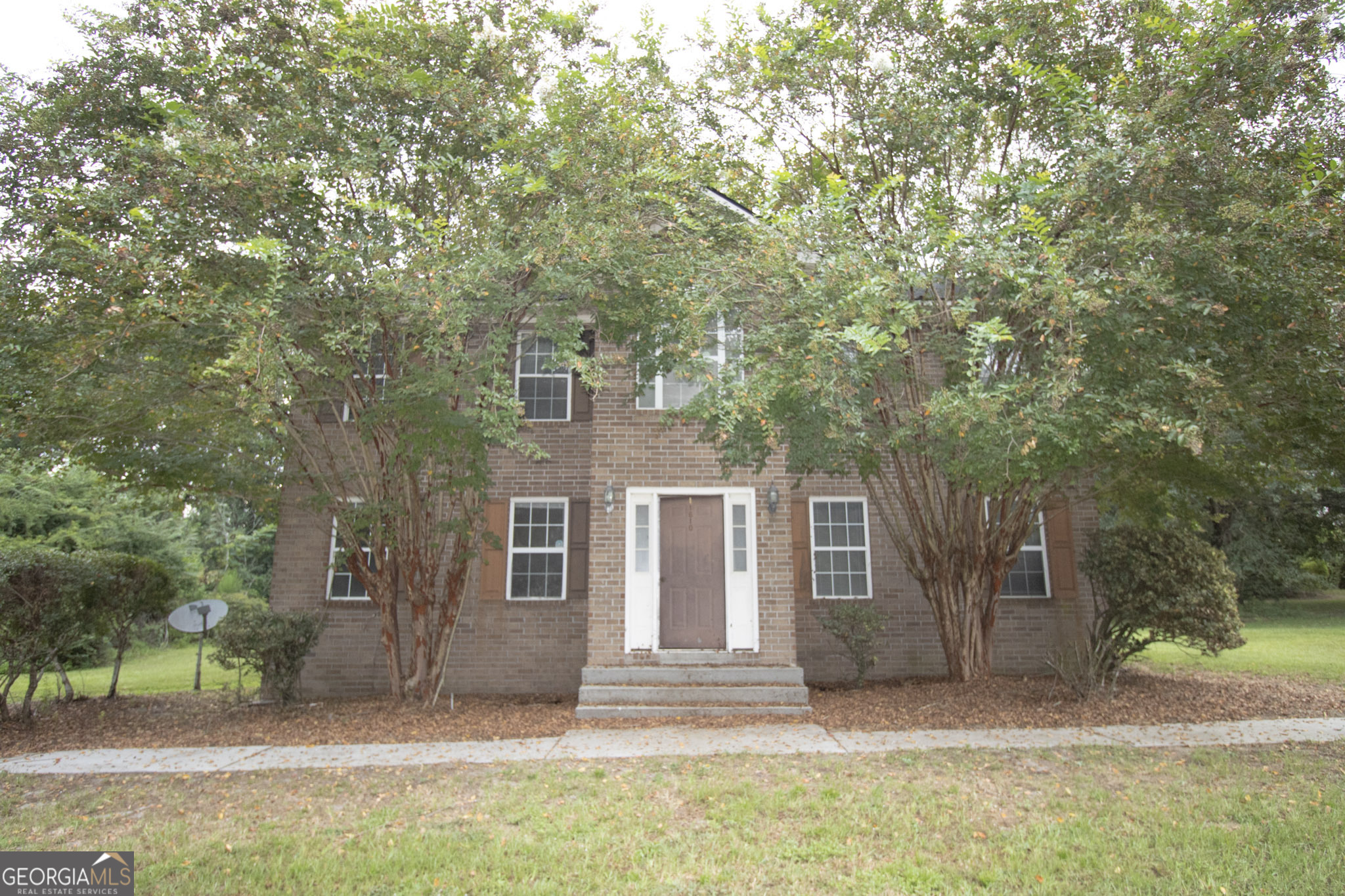 2bed/1.5ba duplex in Lexington Commons.This home features a large living room, a nice sized kitchen with a half bath downstairs. The 2 bedrooms are upstairs with a full bath. Located near William James Middle School, Julia P Bryant Elementary and Bulloch Academy. A short drive to all dining and shopping.