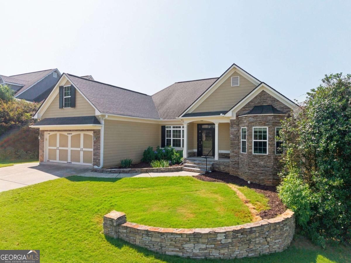 102 Colonial CIR NW