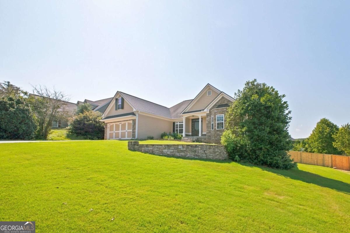 102 Colonial CIR NW