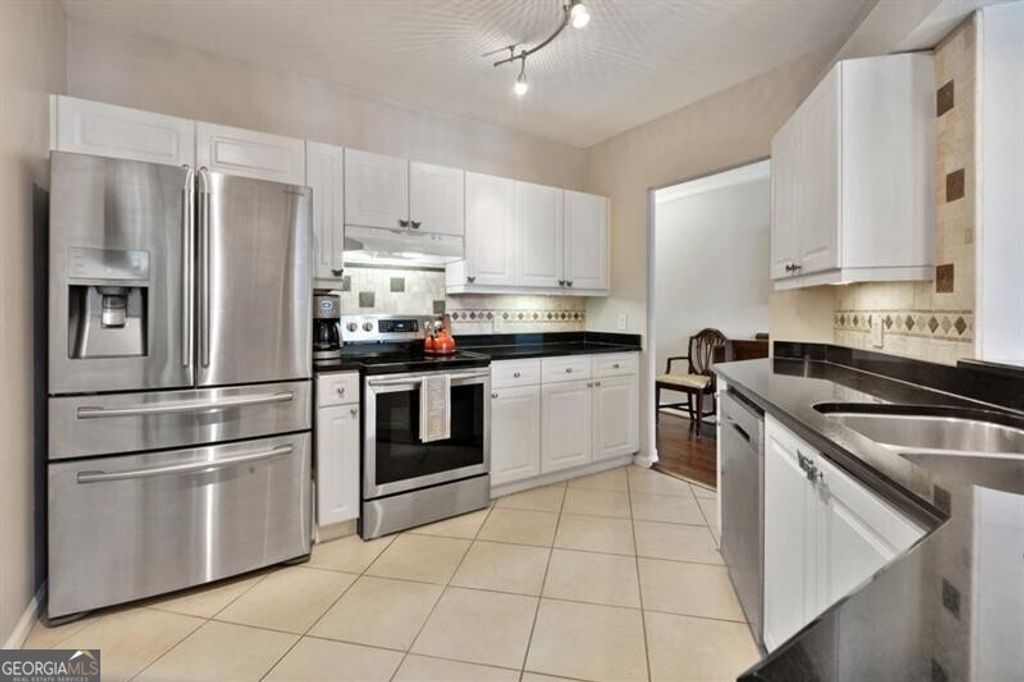 Photo of 3334 Peachtree Road NE #109, Atlanta, GA 30326 (MLS # 10670653)