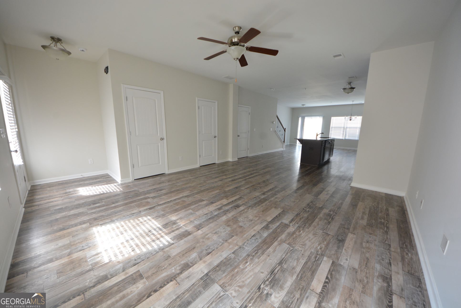 1560 Iris WALK