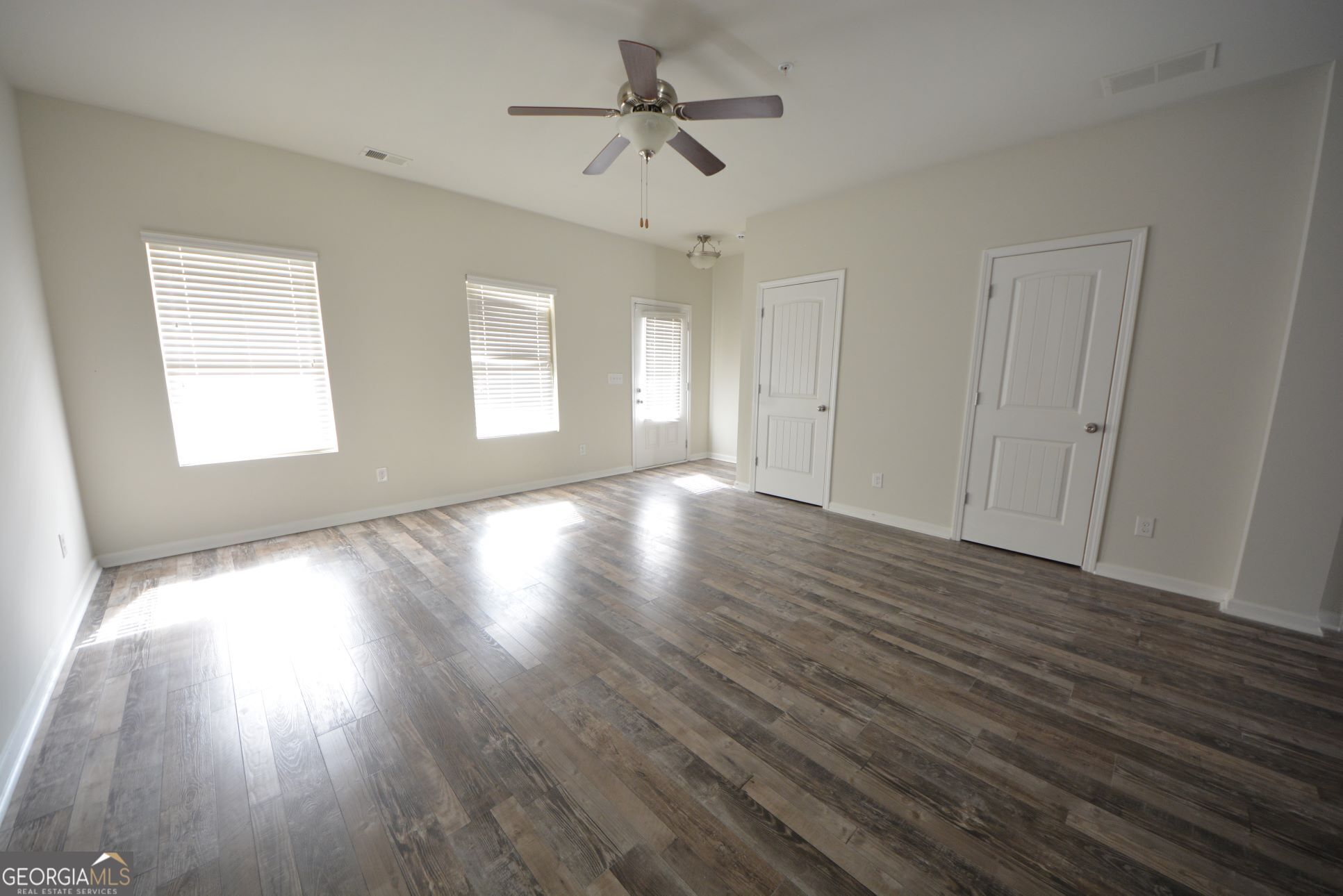 1560 Iris WALK