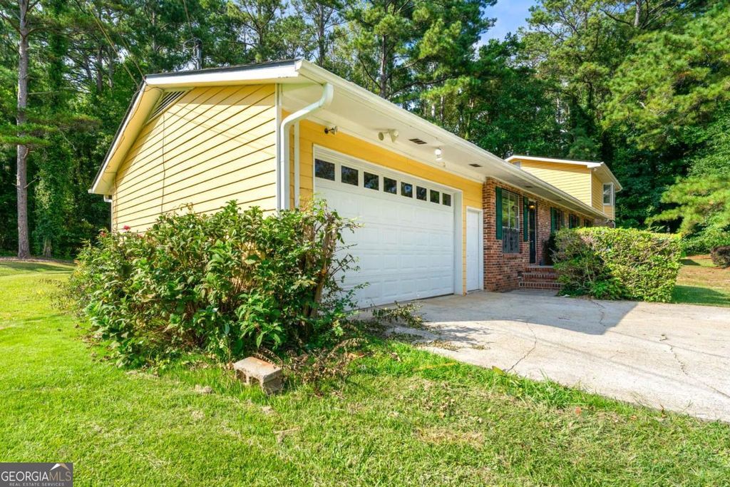 Photo of 1885 North Drive SW, Atlanta, GA 30331 (MLS # 10653476)