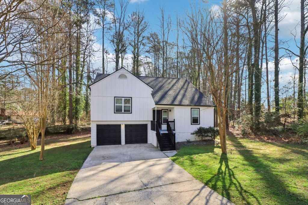 Photo of 105 Running Bear Trail, Fayetteville, GA 30214 (MLS # 10705830)