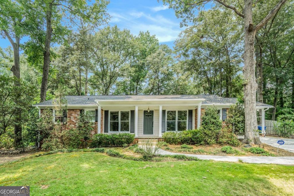 Photo of 3302 Lenox Place NE, Atlanta, GA 30324 (MLS # 10693661)