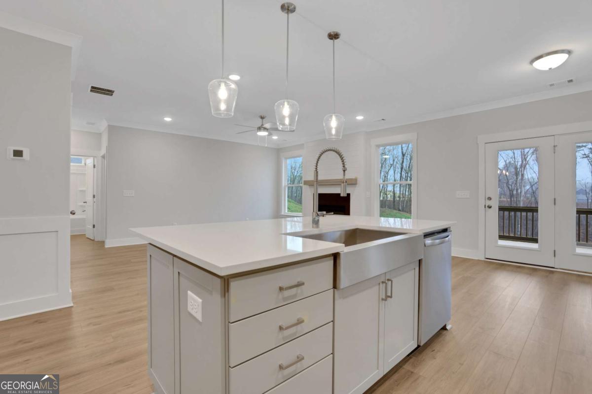 202 Candlewood LN