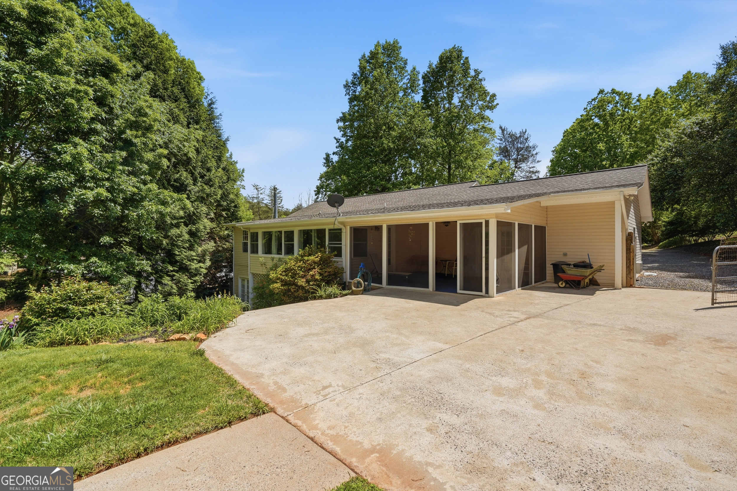 7616 Highland Oaks DR