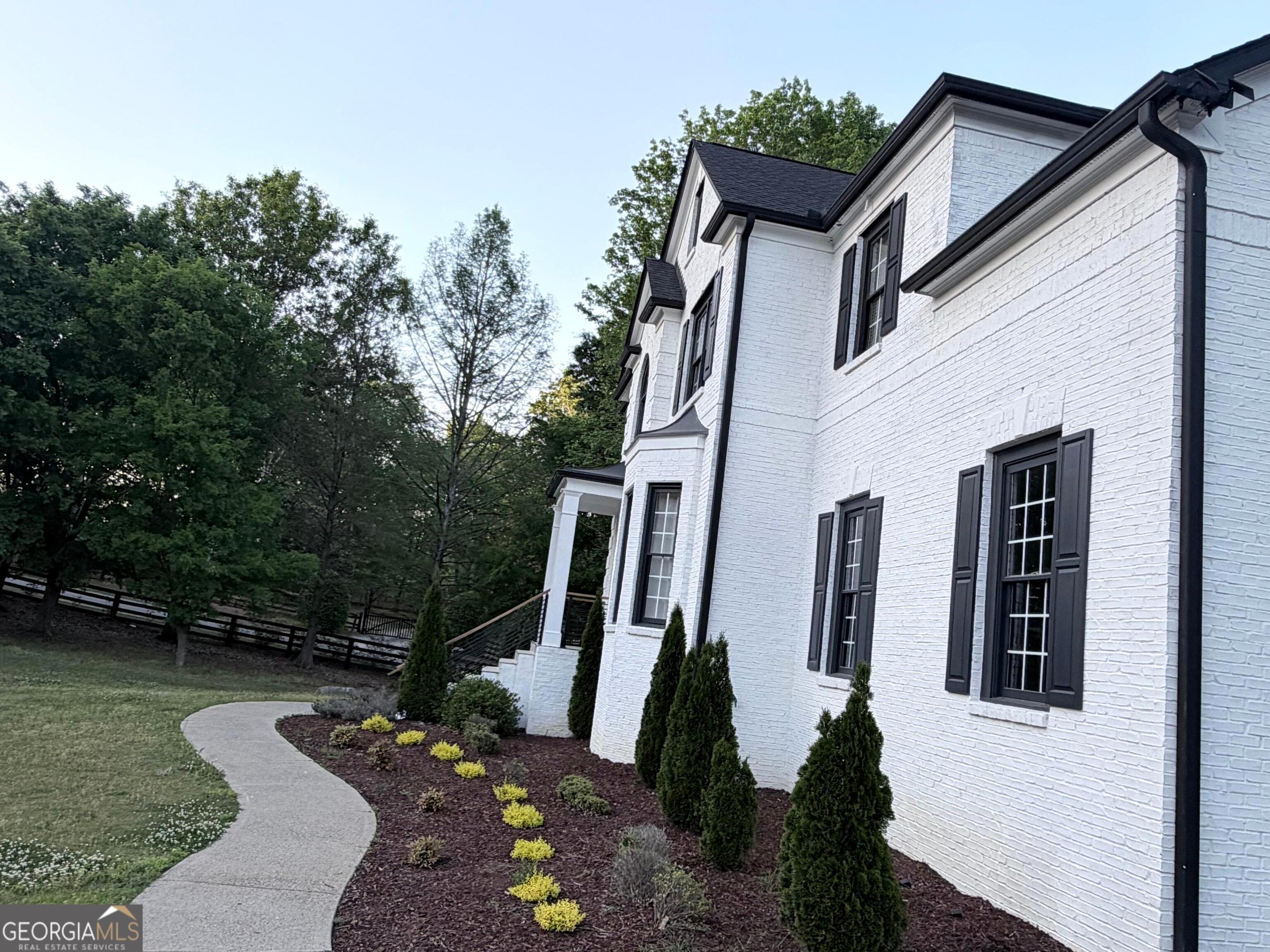 1600 Reddstone Close