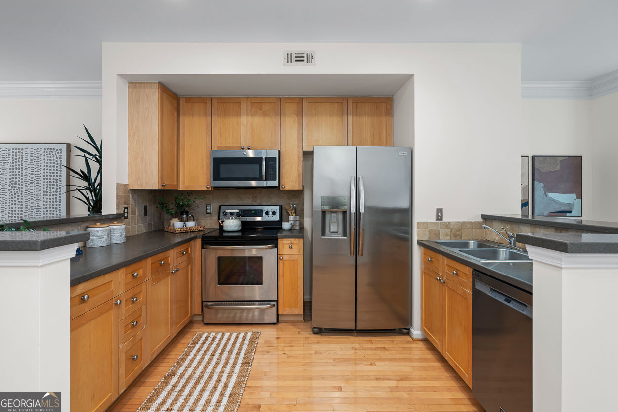 951 Glenwood AVE SE 2905