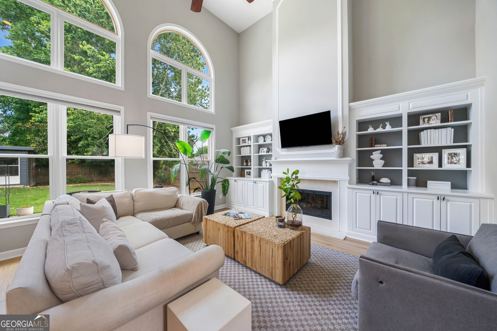 2597 E Madison DR