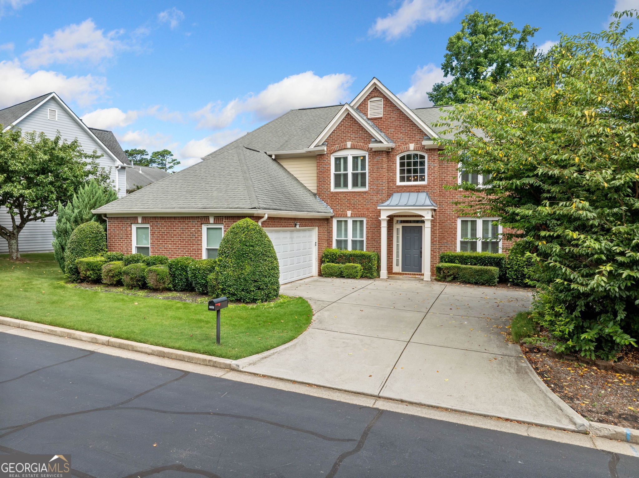 2597 E Madison DR