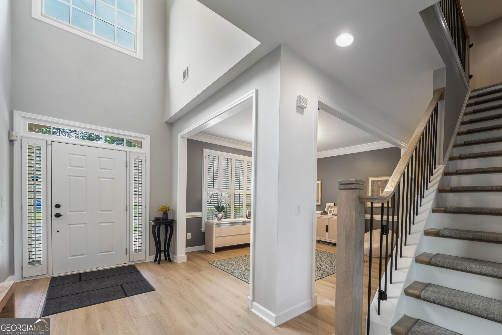 2597 E Madison DR