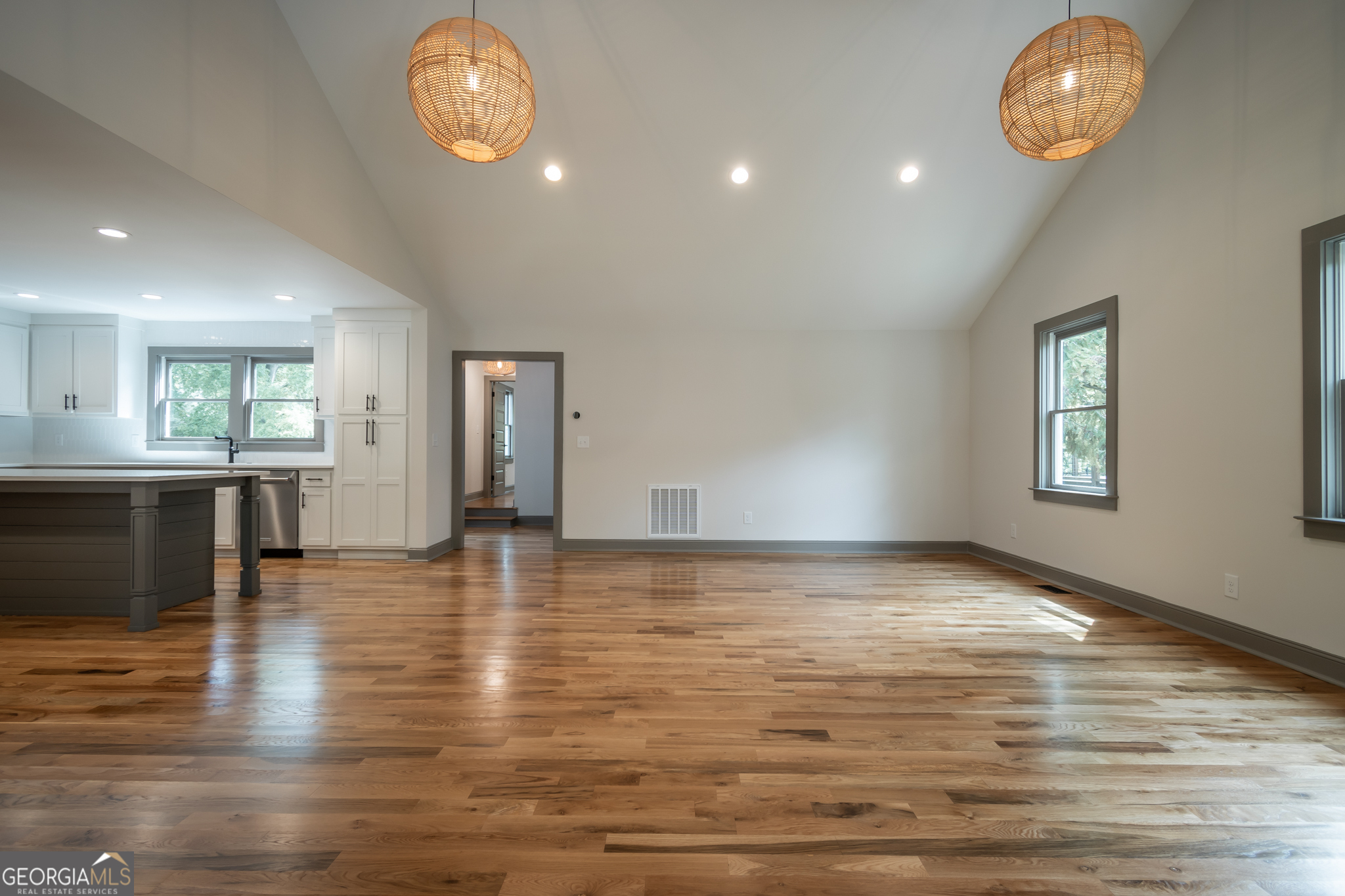 215 Holman AVE