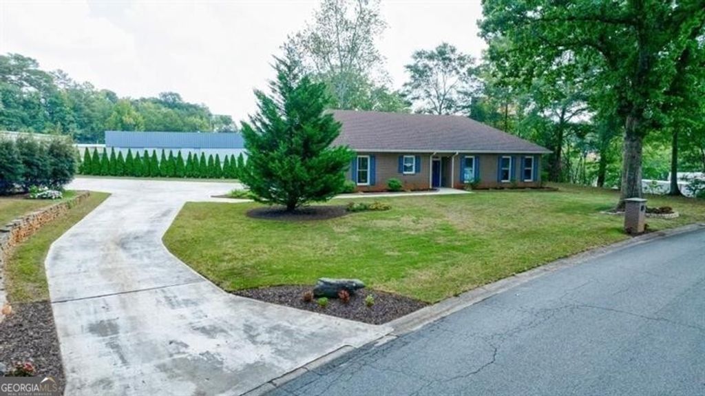 Photo of 390 Alpine Drive, Roswell, GA 30075 (MLS # 10679071)