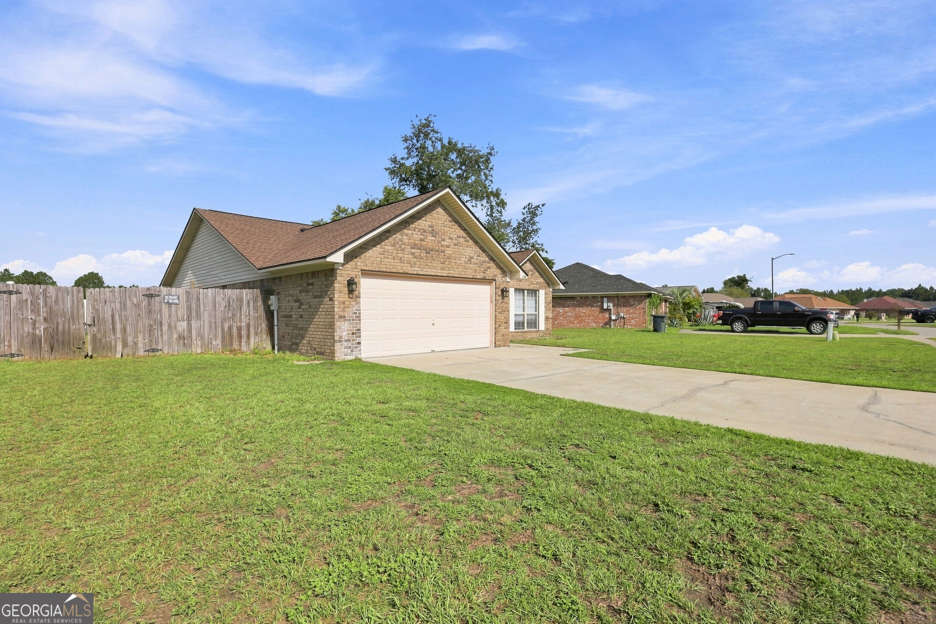 176 Wayfair LN