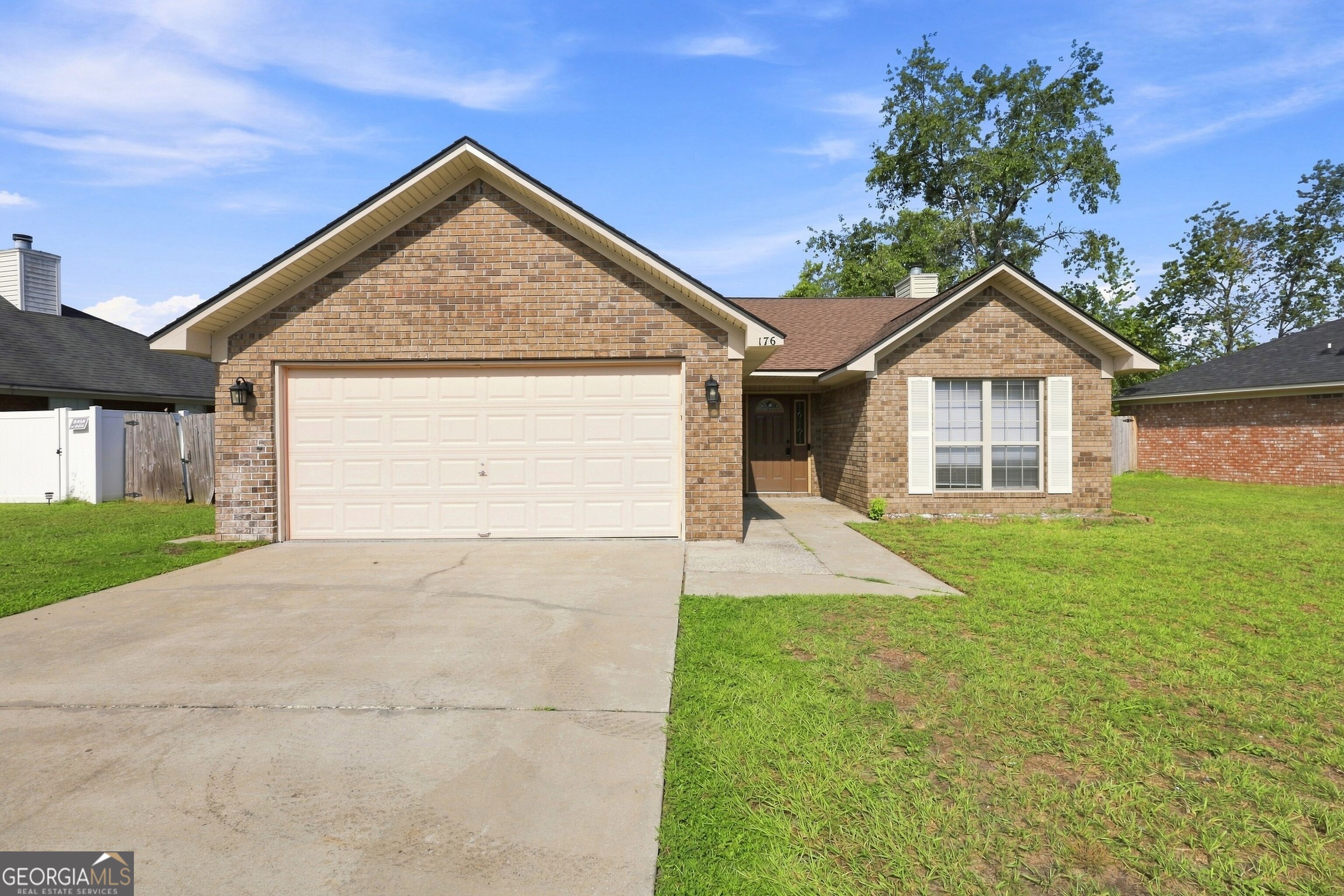 176 Wayfair LN