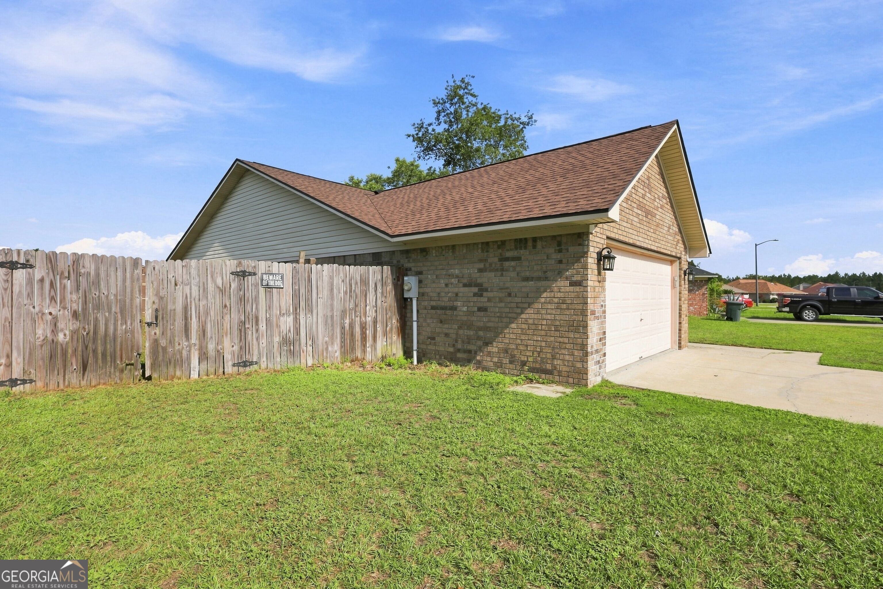 176 Wayfair LN