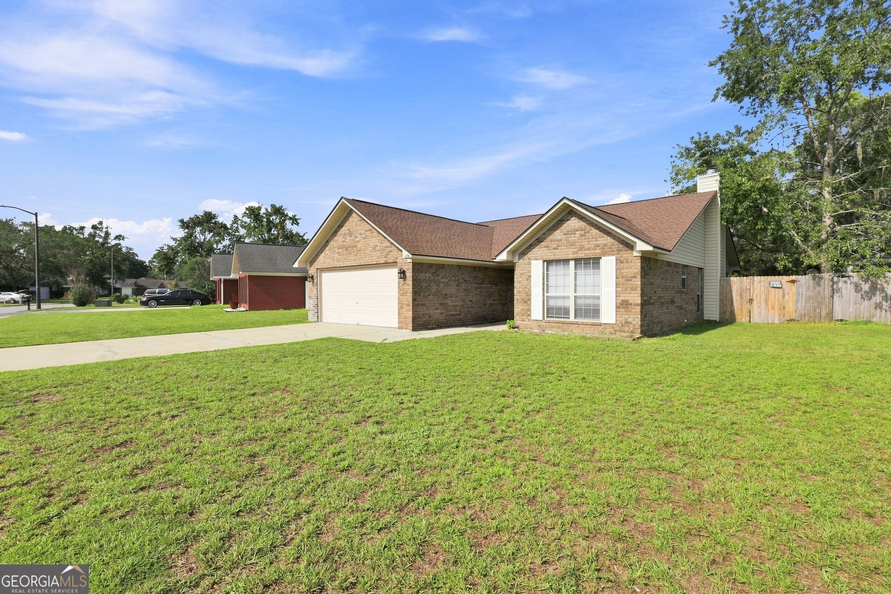 176 Wayfair LN