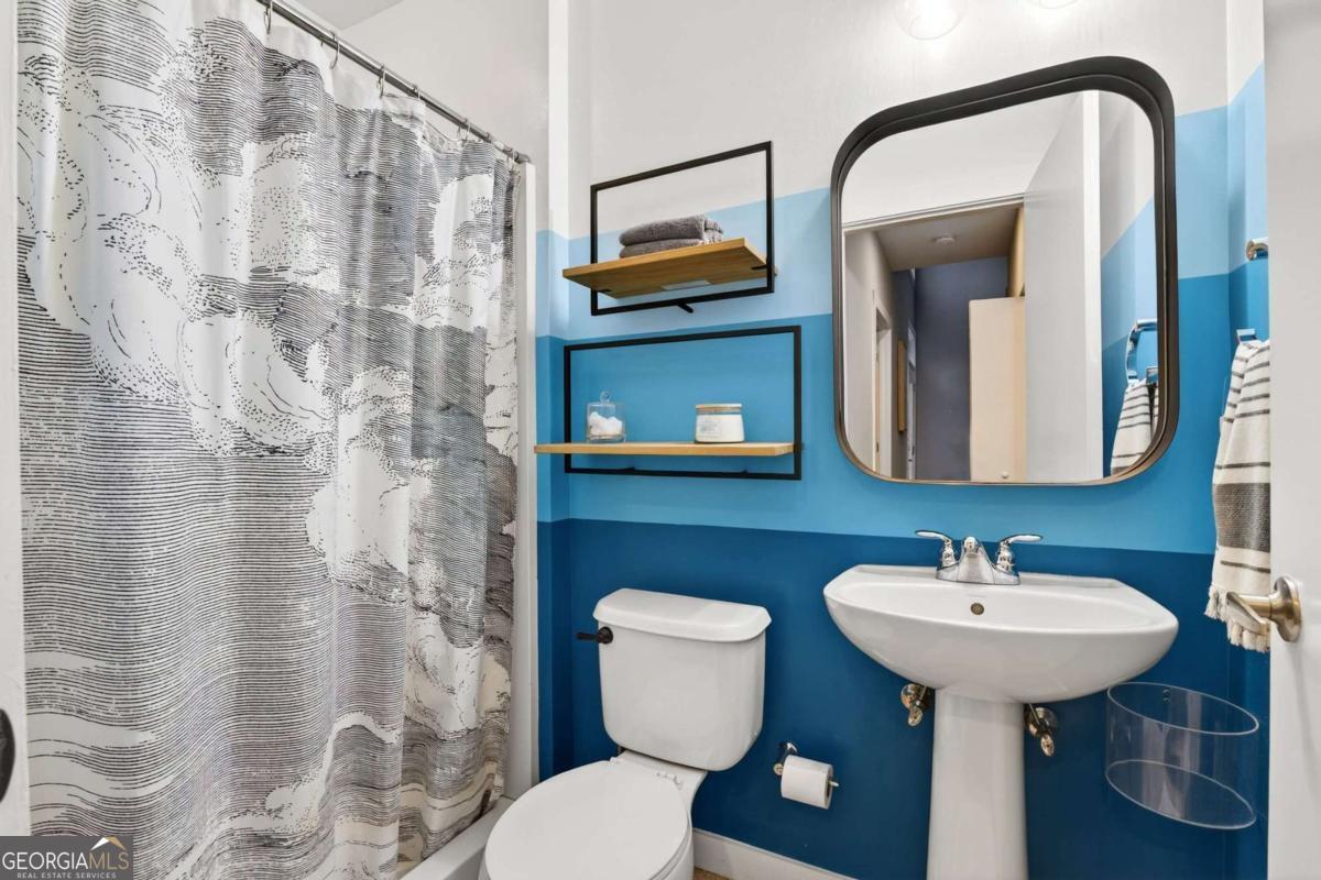 1376 Stirling Circle NW