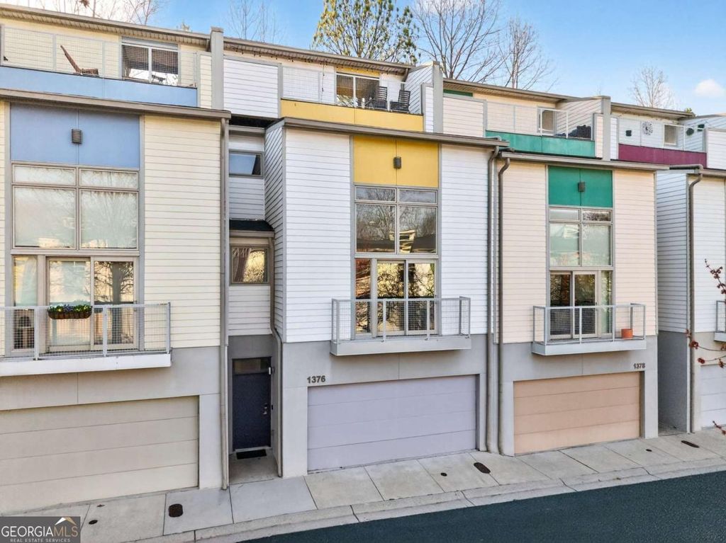 Photo of 1376 Stirling Circle NW, Atlanta, GA 30318 (MLS # 10702367)